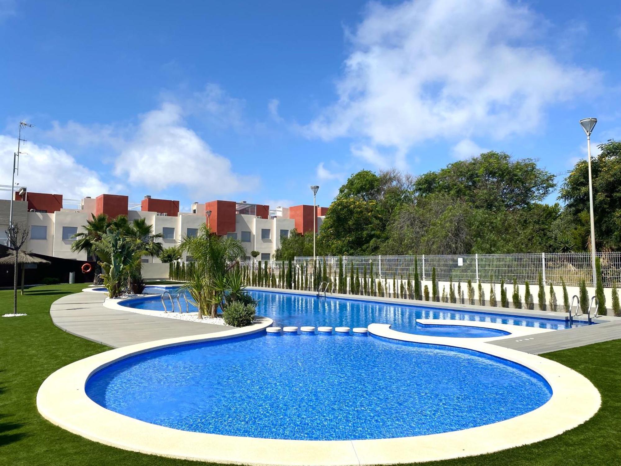 Magnifico Apartamento De Planta Alta La Isla Torrevieja Exterior photo